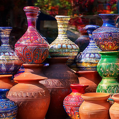 Bunte marokkanische Tonvasen